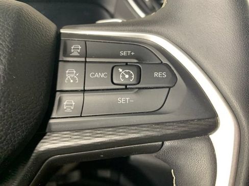 Used 2023 Jeep Grand Cherokee Altitude AWD/4WD image 29
