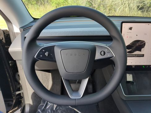 Used 2026 Tesla Model Y Long Range image 29