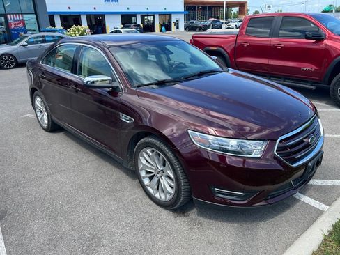Used 2018 Ford Taurus Limited FWD image 4