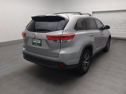 Used 2019 Toyota Highlander LE AWD/4WD image 9