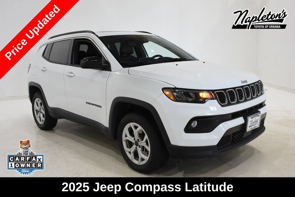 Used 2025 Jeep Compass Latitude w/ Sun & Sound Group AWD/4WD image 1