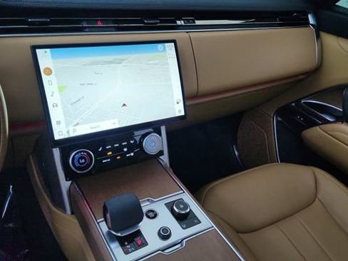 Used 2023 Land Rover Range Rover Long Wheelbase SE image 45