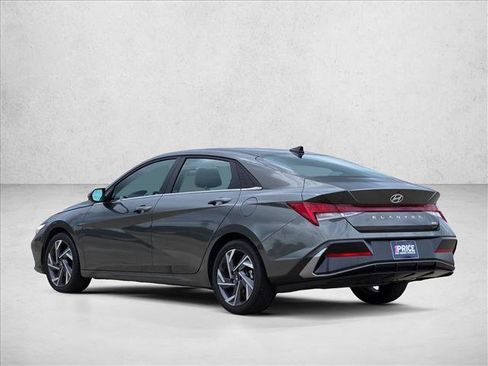 Used 2025 Hyundai Elantra Limited FWD image 7