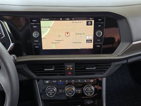 Used 2020 Volkswagen Jetta SEL Premium image 13