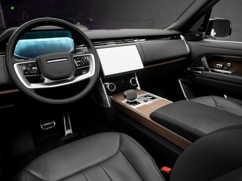 Used 2023 Land Rover Range Rover SE image 2