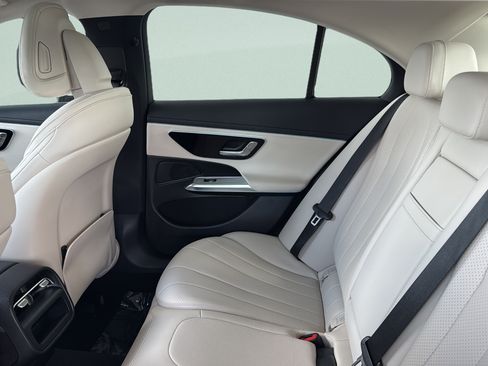 Used 2025 Mercedes-Benz E 350 Sedan w/ Winter Package image 21