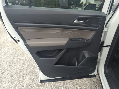 Certified 2021 Volkswagen Atlas Cross Sport SE FWD image 27