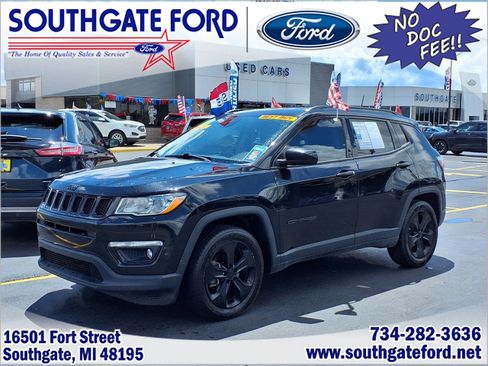 Used 2018 Jeep Compass Latitude w/ Popular Equipment Group FWD image 1