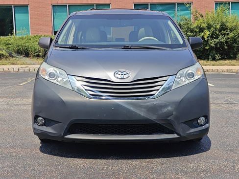 Used 2012 Toyota Sienna XLE image 8
