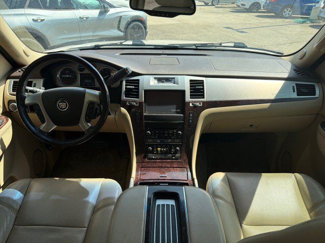 Used 2013 Cadillac Escalade ESV Luxury RWD image 20