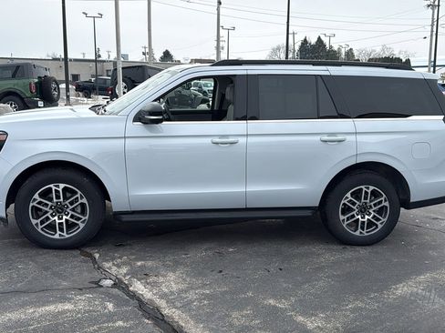 Used 2025 Ford Expedition Active image 5