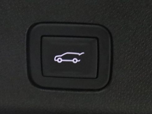 Used 2025 GMC Yukon AT4 Ultimate image 9