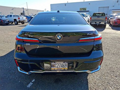 Used 2025 BMW 740i xDrive image 5
