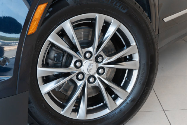 Used 2021 Cadillac XT5 Premium Luxury AWD/4WD image 2