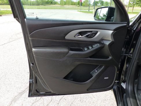 Used 2020 Chevrolet Traverse RS FWD image 19