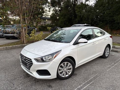 Used 2021 Hyundai Accent SE image 2