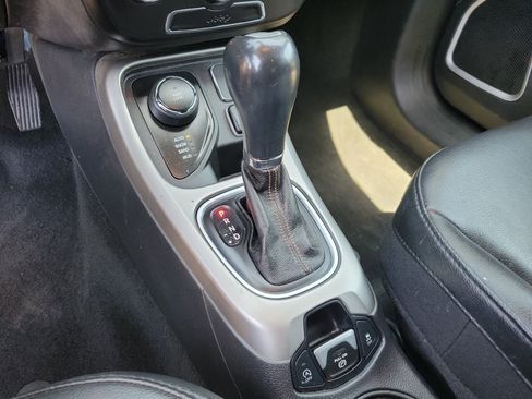 Used 2018 Jeep Compass Latitude AWD/4WD image 12