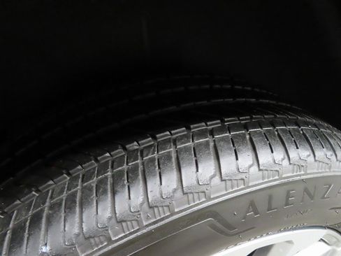 Used 2024 GMC Yukon XL Denali w/ Advanced Technology Package image 40