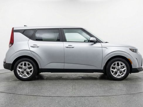 Used 2025 Kia Soul LX w/ LX Technology Package image 11