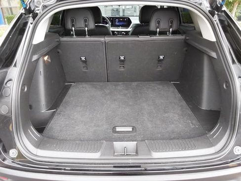 Used 2025 Chevrolet Trax LT FWD image 8