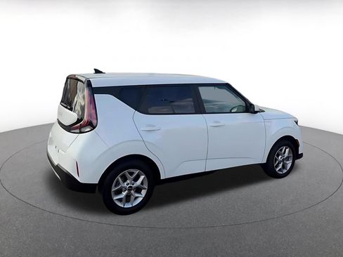 Used 2025 Kia Soul LX w/ LX Technology Package FWD image 9