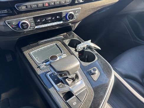 Used 2019 Audi Q7 3.0T Prestige image 34