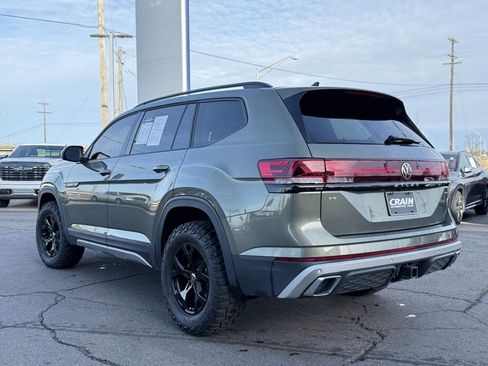 Used 2024 Volkswagen Atlas Peak Edition SE image 5