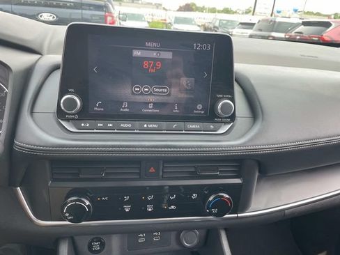 Used 2024 Nissan Rogue S AWD/4WD image 19