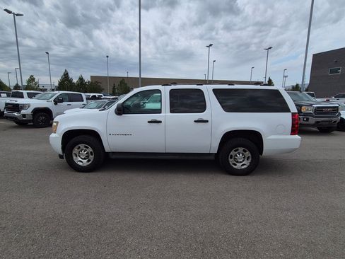 Used 2009 Chevrolet Suburban 2500 LS w/ Skid Plate Package AWD/4WD image 7