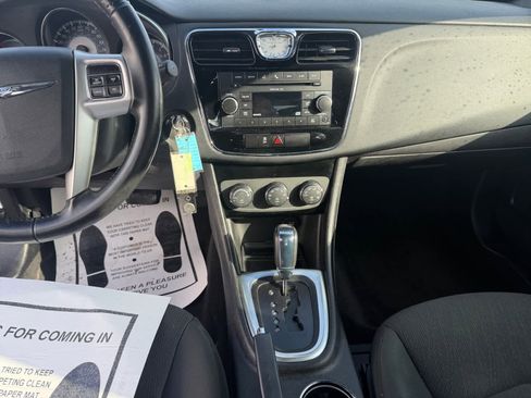 Used 2011 Chrysler 200 Touring image 17