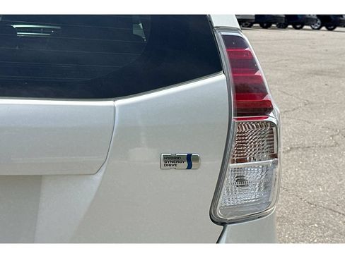 Used 2016 Toyota Prius V Five w/ Advanced Technology Package FWD image 15