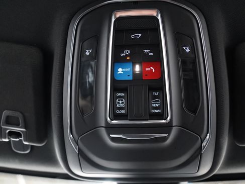 Certified 2023 Jeep Grand Cherokee Altitude image 30