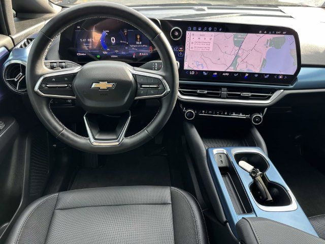 Used 2024 Chevrolet Equinox EV LT FWD image 3