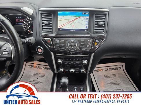 Used 2019 Nissan Pathfinder SL image 16