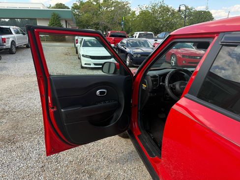 Used 2019 Kia Soul FWD image 14