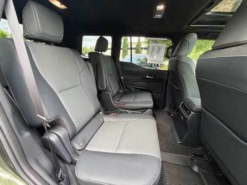 Used 2025 Lexus GX 550 w/ Accessory Package (2T) AWD/4WD image 25