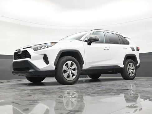 Used 2020 Toyota RAV4 LE FWD image 20