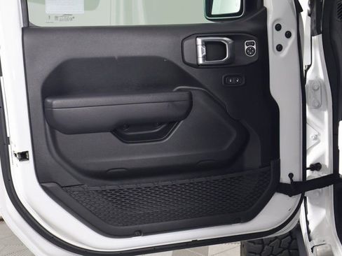 Used 2023 Jeep Gladiator Mojave image 12