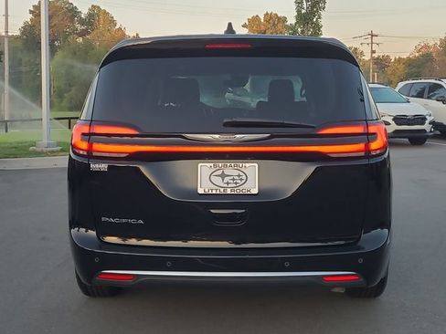 Used 2024 Chrysler Pacifica Touring-L FWD image 4