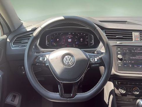 Used 2021 Volkswagen Tiguan SEL AWD/4WD image 9