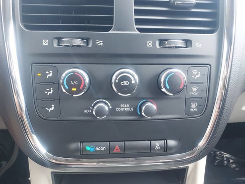 Used 2015 Dodge Grand Caravan SXT FWD image 15