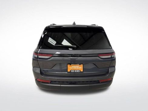 Used 2024 Jeep Grand Cherokee Altitude image 14