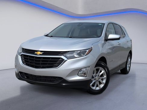 Used 2020 Chevrolet Equinox LT FWD image 2