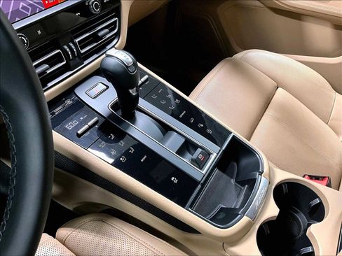 Used 2024 Porsche Macan image 20