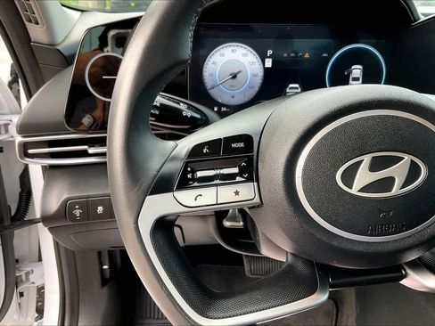 Used 2025 Hyundai Elantra SEL w/ Cargo Package FWD image 19