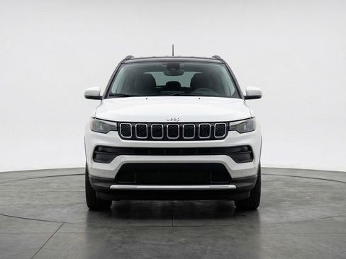 Used 2025 Jeep Compass Limited AWD/4WD image 2