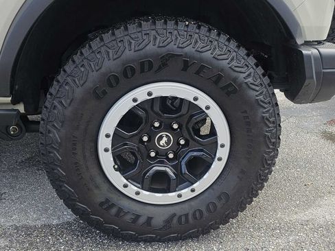 Used 2025 Ford Bronco Badlands w/ Sasquatch Package AWD/4WD image 11