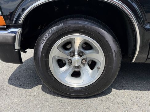 Used 2002 Chevrolet S10 Pickup LS w/ LS Preferred Equipment Group RWD image 19