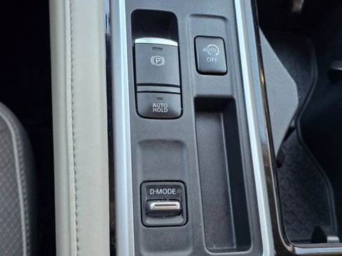 Used 2022 Nissan Pathfinder SL w/ SL Premium Package image 22