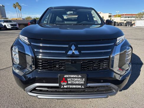 New 2025 Mitsubishi Outlander SE image 2